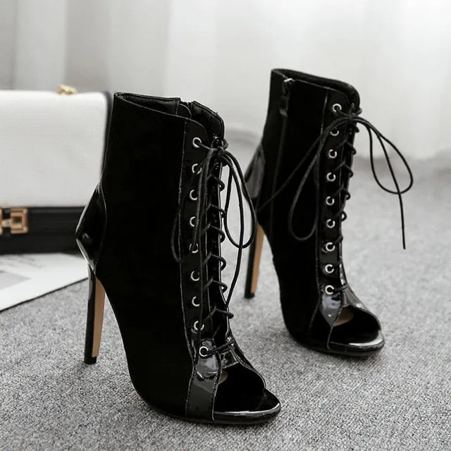 Boots and high-heeled P78