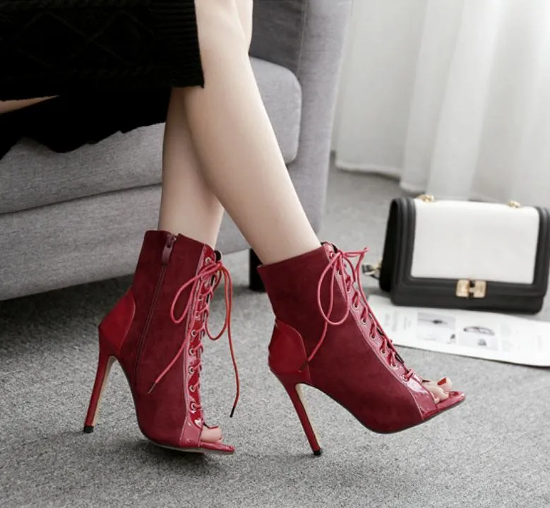 Boots and high-heeled P78