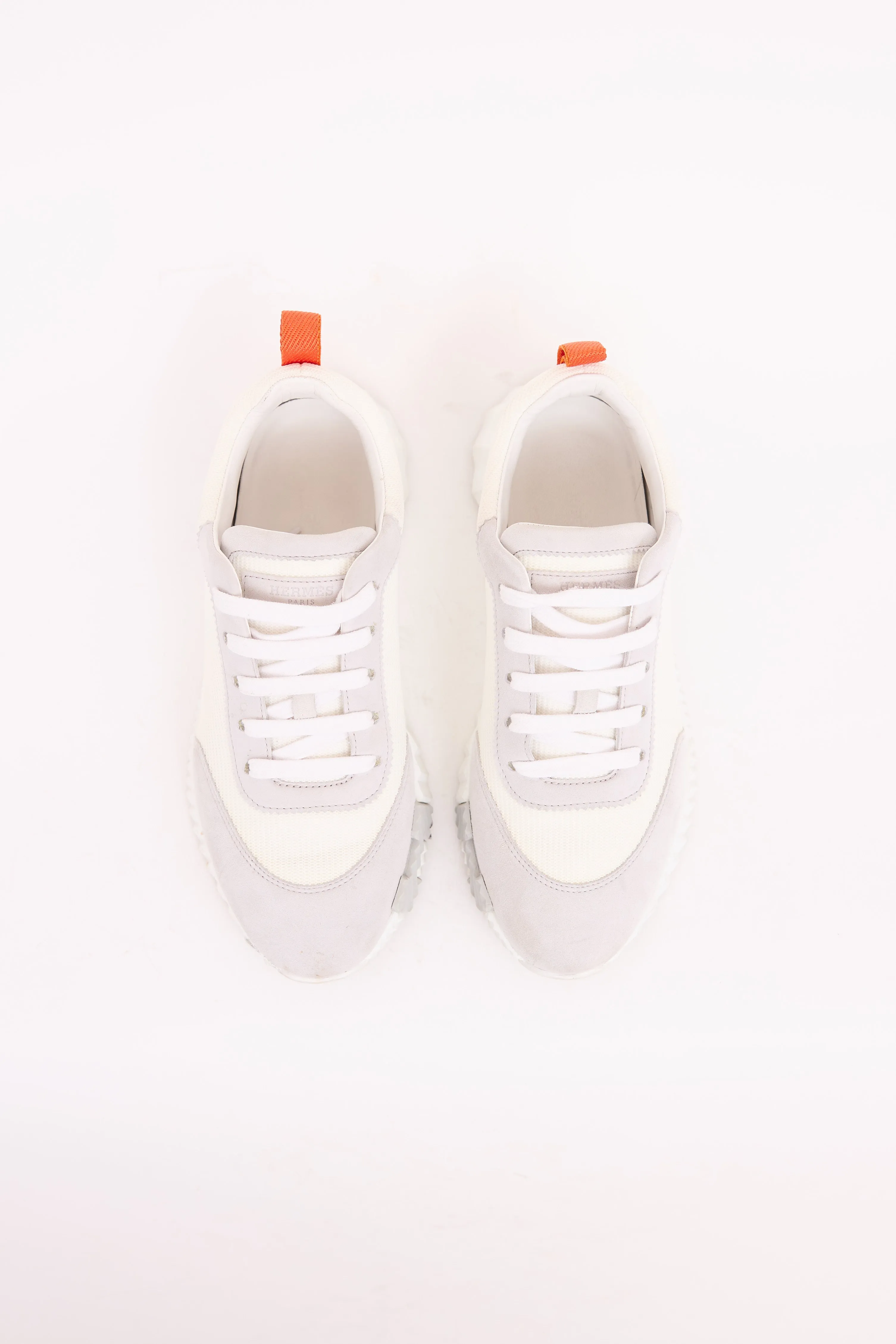 Bouncing Sneaker